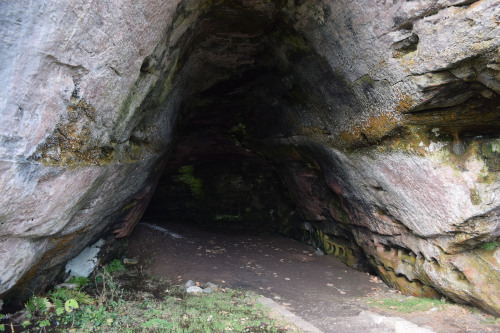 Wemyss Caves, FifeWe recently visited a set of caves along the coast of Fife, located near the villa