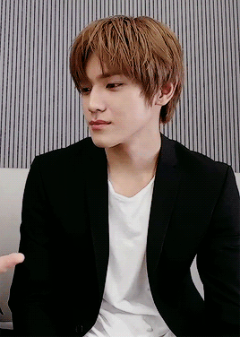 nctjay: looking good in that casual suit, mr.lee