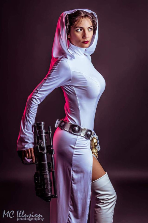hottestcosplaygirls:  http://hottestcosplaygirls.tumblr.com/
