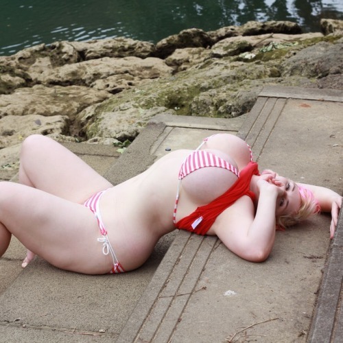 fullbodiedwomen:  bigtitsroundbums fuckvids fullbodiedwomen.tumblr.com