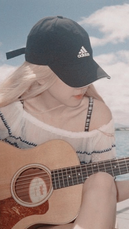 kpop-locks: rosé ; gf material like/reblog | @spearbinsung