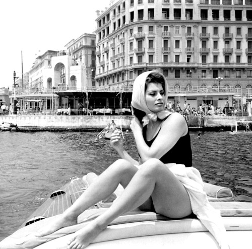 loren-sophia:Sophia Loren in Italy, photographed by Alfred Eisenstaedt, 1961