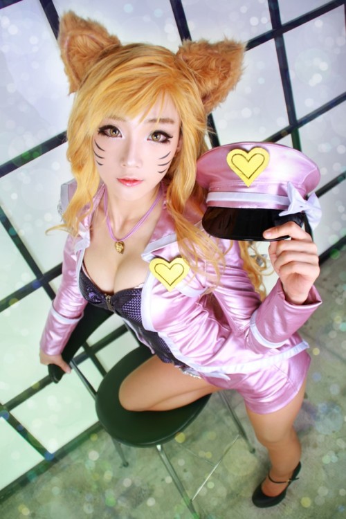 cosplayandanimes:  Popstar Caitlyn and Popstar Ahri - League of Legends source