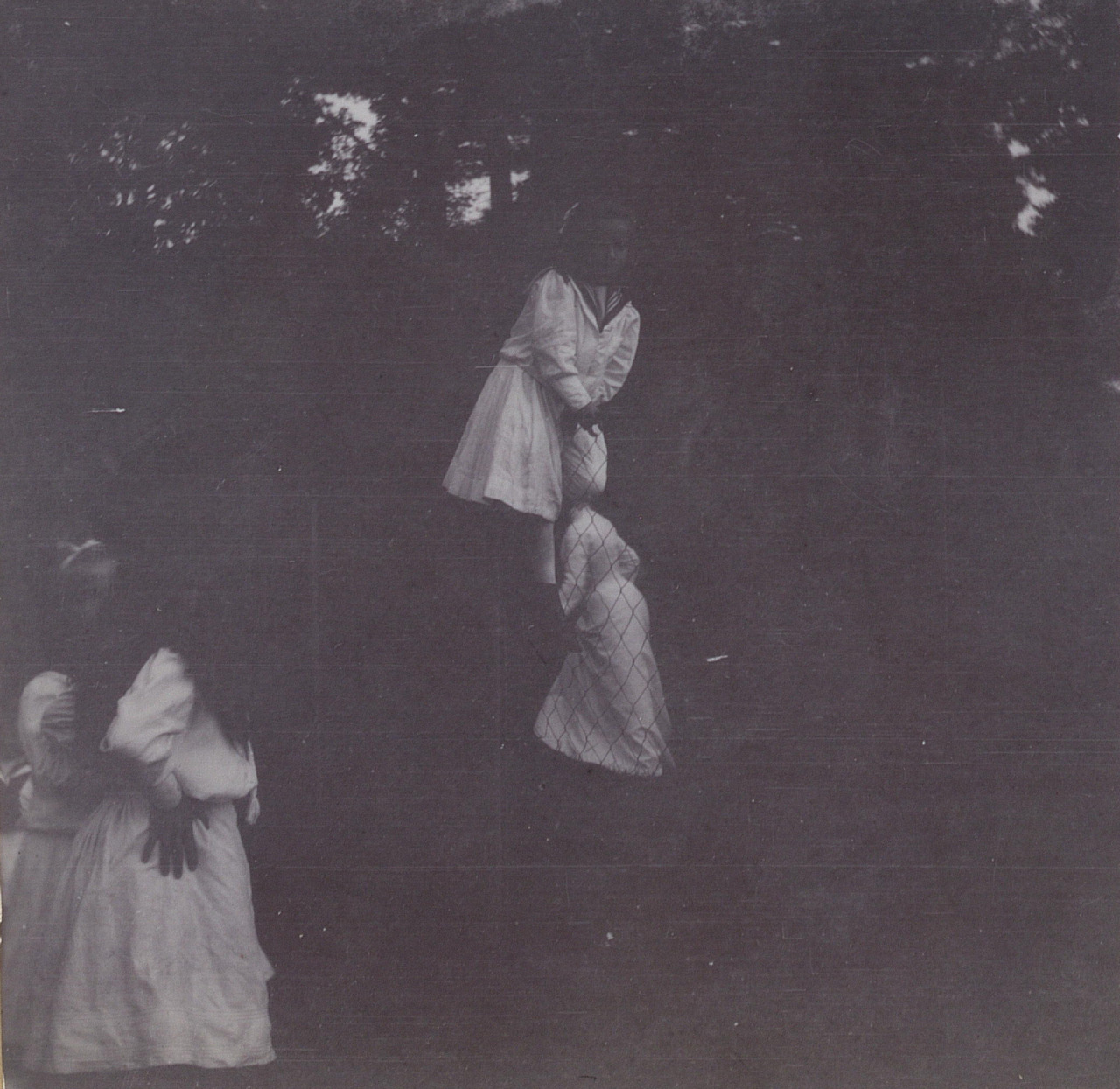 kootyl:  Princess Elisabeth of Hesse playing with her Russian cousins OTMA (Olga,