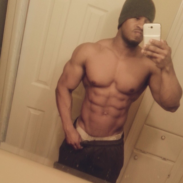 musclemartini:  I love going to the park for some fun core training. It was windy