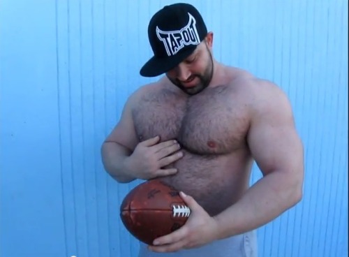 muscleaddict:  New set of my ”Look What Am I Watching Right Now?” series… The Football Player! Mr.Incredible Hunky; M I K E   S A U S E D O ! Need More Muscle Gay Gifs? - Click To Follow Tumblr’s Most Addictive MUSCLE BLOG! 