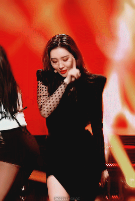 dazzlingkai:  210305 sunmi x tail