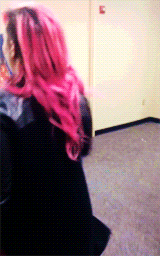 midnightchaser:  bemynightingale: Where’s Steve??! #tourpranks (x)  Omg Steve haha