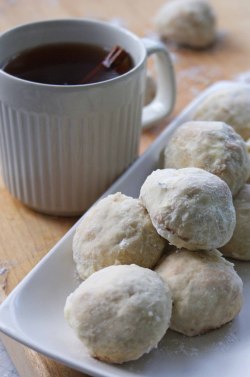 sweezamuffin:  sixpenceee:  Leonarda Cianciulli was an Italian serial killer who turned her victims into soap and teacakes.   S I C K   Those teacakes look yummy