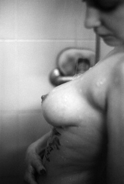 tigerandpilgrim:  bubbles nipples wash me