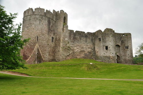 mostly-history:Chepstow Castle (Moonmothshire, Wales).Construction on Chepstow Castle, on the south 