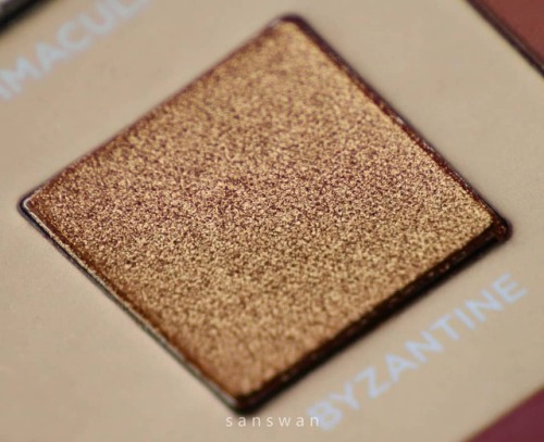 Byzantine Macro #Nabla on My blog #GirlStuff #dreamyeyeshadowpalette #eyeshadow #palette #shimmer #c