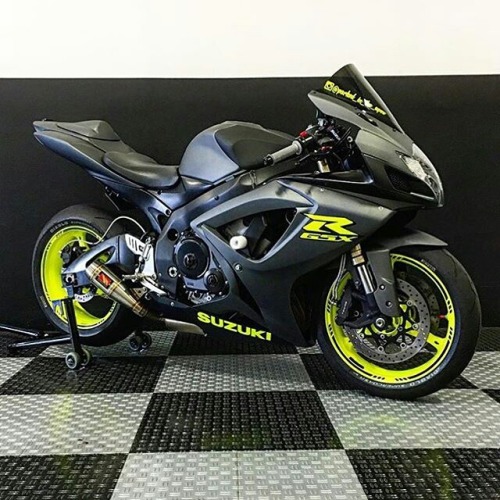motorcycles-and-more:  Suzuki GSXR