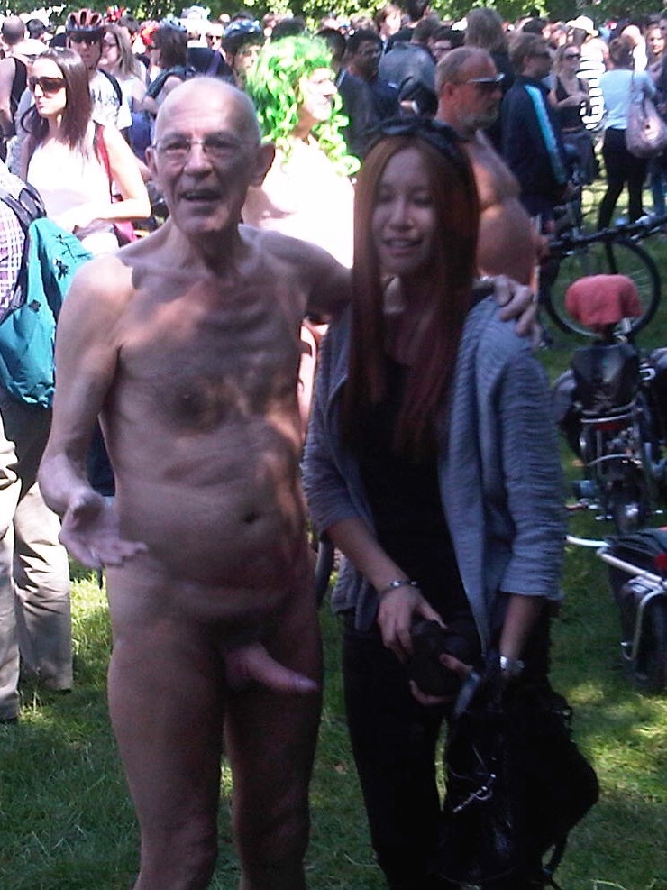 walkingandswinging:  flanneador:  WNBR 2011   Age is not barrier to enjoying public