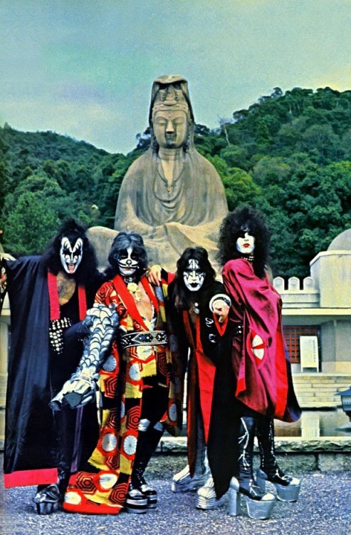 anything-for-my-baby: Kiss in “Spirit Temple Kyoto”, Japan, March 27, 1977. (X)