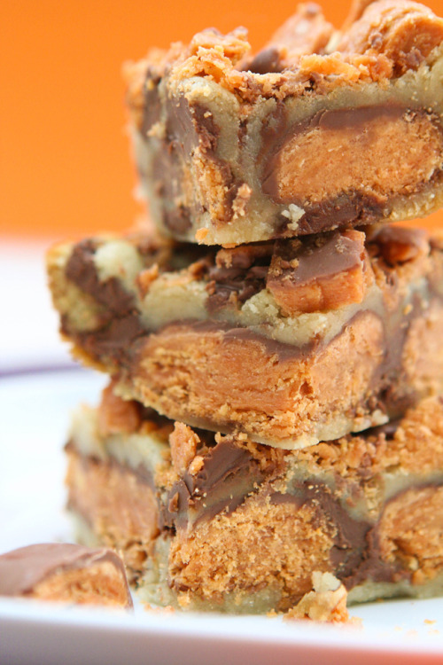 do-not-touch-my-food:  Butterfinger Cookie Bars 