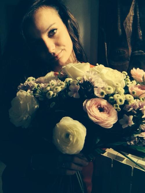 margauxdreamsworld: dites le avec des fleurs