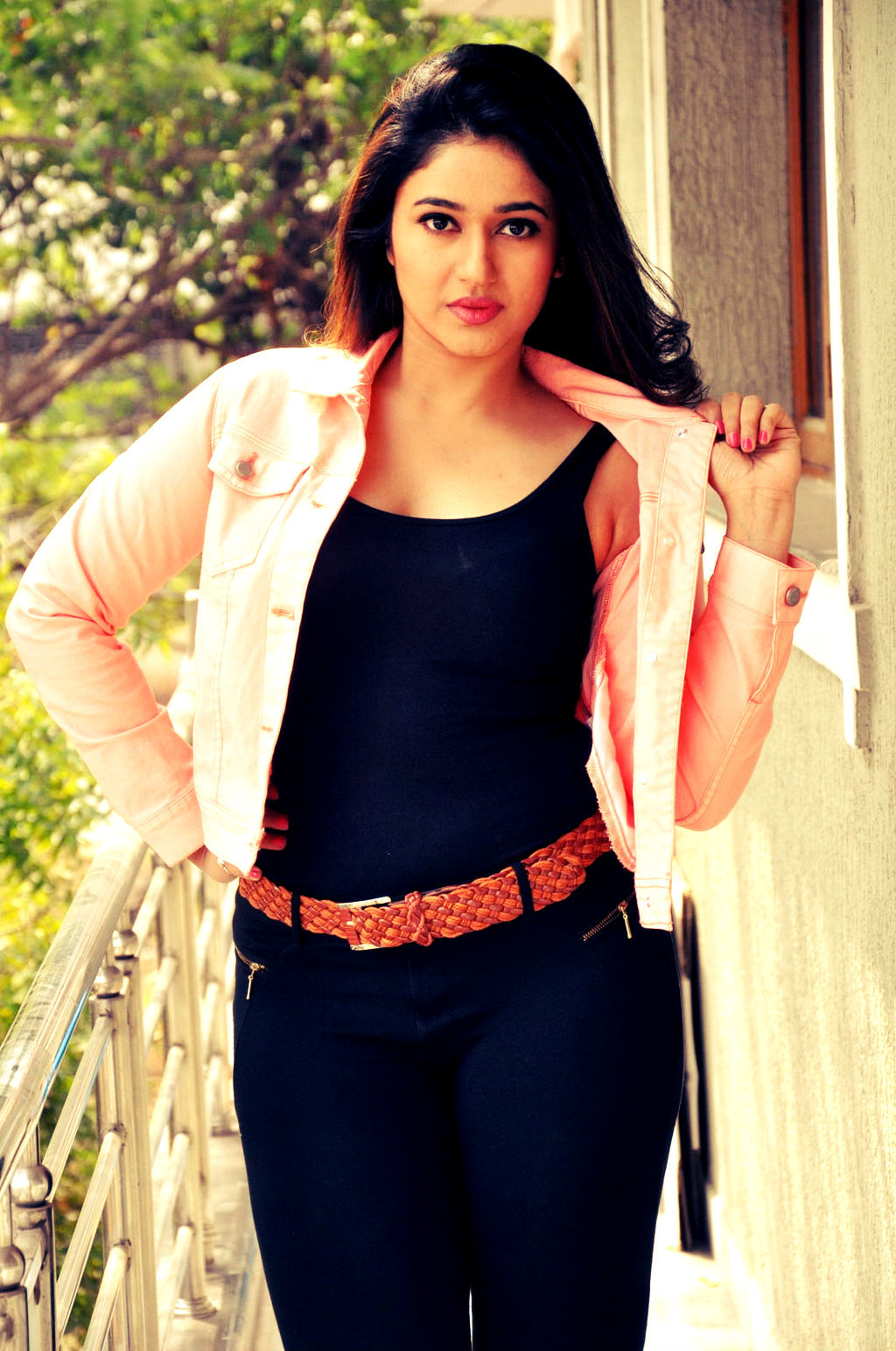 actressheaven:  Poonam Bajwa Looking Beautiful  Shes beautiful