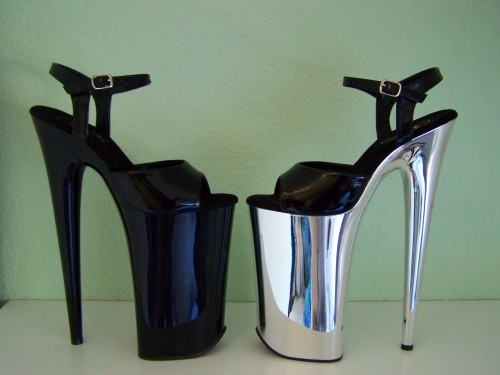 hmmmverybigplatform: black and mirrow 10 inch platform heels at my new wall shelf !