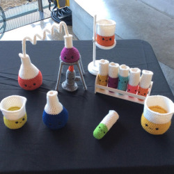 sixpenceee: An adorable crocheted chemistry set! 