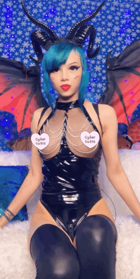 xcorpsekittenx:  Don’t forget that you can get my Snapchat for life for a $25 vote