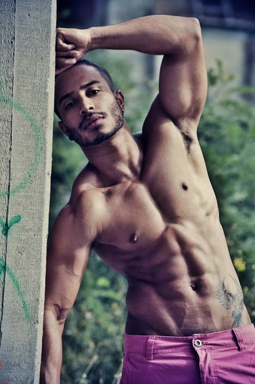 imaginemine:  edu-dudu:  Thonny Buonarroti! (Brazilian gay escort)   Follow me at www.imaginemine.tumblr.com