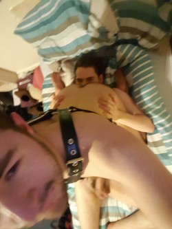 simplyhomosexual:  My boy is good at eating ass! (More to come)