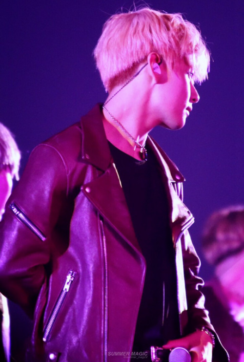 hobiga:               88/?   Photosets of Taehyung  (©)   