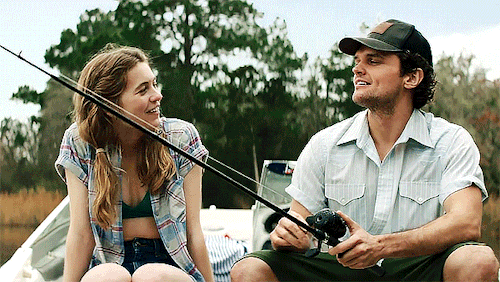 stydiaeverafter:Heather making Ray laugh on their date the boat. 