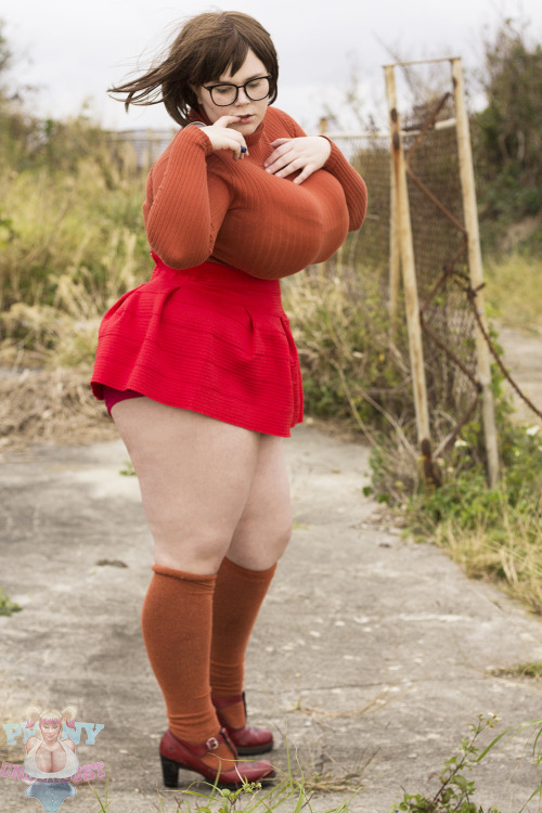 kevinnewsomuniverse: maciej077347:Oh lord I Always Thought Velma Was The Hot One!  Love Her Big Fat 