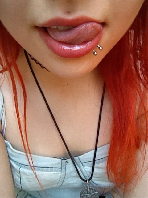lil-kittehn:  Ellie is a cute little tease.. :P