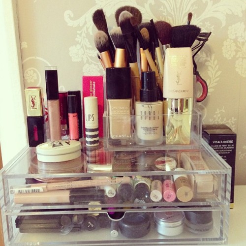 mildrose:  p-earls:  where can i get those clear makeup things???  idk but i need one ahh 
