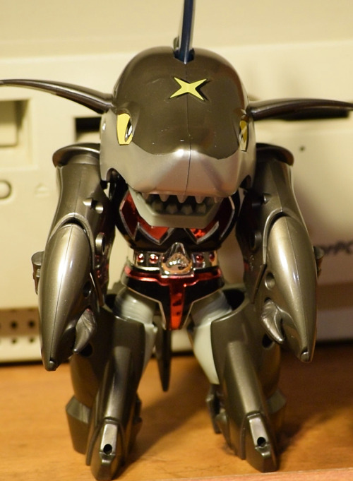 B-Robo KabutackSharkler (B-Robo No. 9) Photographed By: teleportdash.tumblr.com