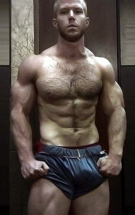 joselito28:  mario-so:  The perfect combination of brawn and bulge.   Welcome to www.joselito28.tumblr.com