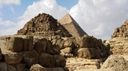 Khafra pyramid seen from Khufu Queens&rsquo;s pyramids.