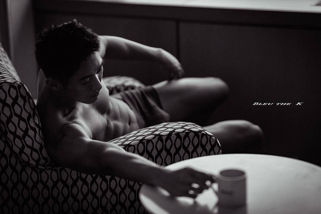 BLEU THE K (@bleu_the_k):&lsquo;Lazy day&rsquo;..Model : @roy_j_c ..#바디