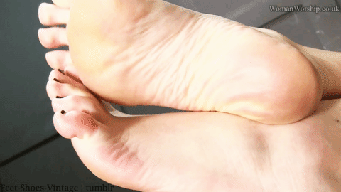 http://feet-shoes-vintage.tumblr.com/post/131901029794