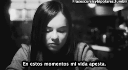 floppiiblog:  En estos momentos mi vida apesta. | via Tumblr en We Heart It. https://weheartit.com/entry/74858093/via/Lindakatty12 