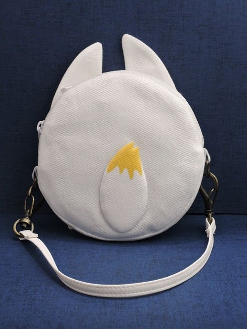 Super cute kitsune pouch, available in byakko (white fox) or genko (black fox)