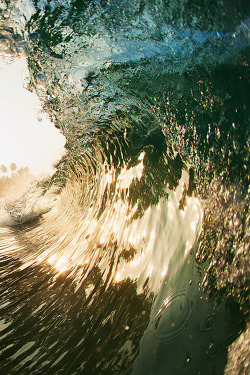 plasmatics-life:  Catch the wave ~ By Andrey Narchuk 