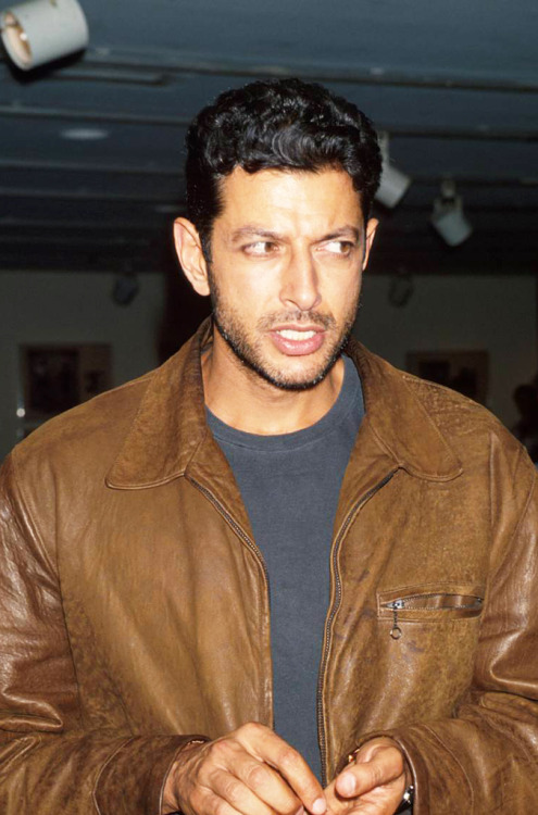 jukadiiex2: mabellonghetti:  Jeff Goldblum at the Premiere of ‘The Tall Guy’ in New York - September 16, 1990 at Bruno Walter Auditorium in New York City   Damnnnn 