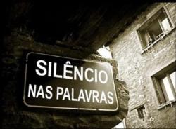 O silêncio, a indiferença e um sorriso...