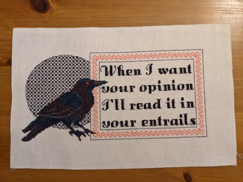 Super happy with how this turned out! I used Cottage Garden Threads’ “Nightshade” for the crow, and 