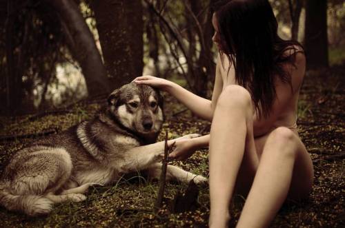 Con @ferniiparedes #Temuco #book #nature #girl #beautiful #nature #naturaleza #nudeinnature #dog #bo