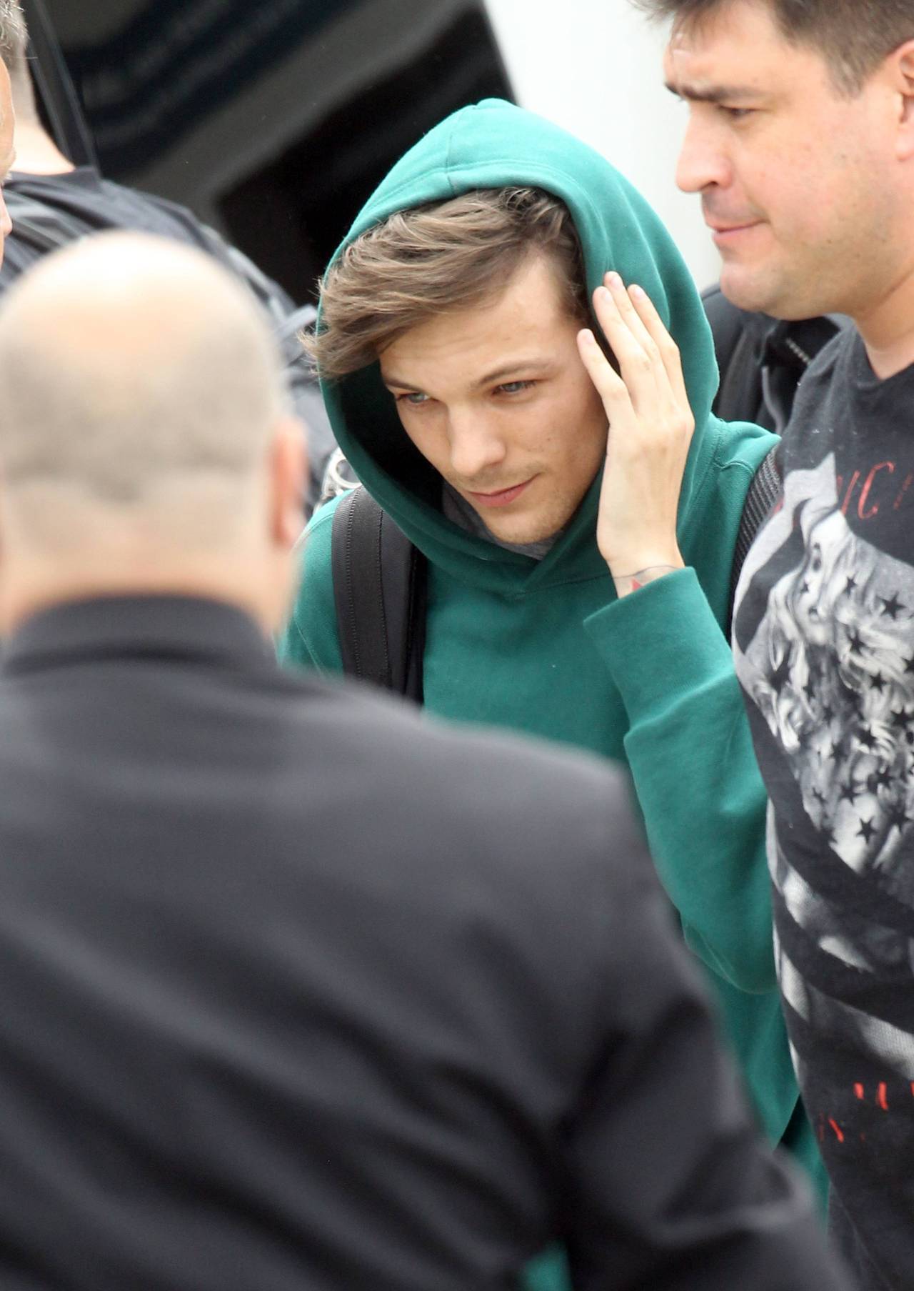 direct-news:  HQ’s - Louis, Liam and Niall arriving at Sydney Airport. 25/11/14
