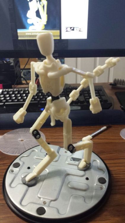 likeableartist:just got myself a brand new Armature Nine figure X3. friend wanted me to make some “poses” so i did. the picture includes the extra anthro legs, and one has a tail attachment.  if any of you want to use these as references, go right