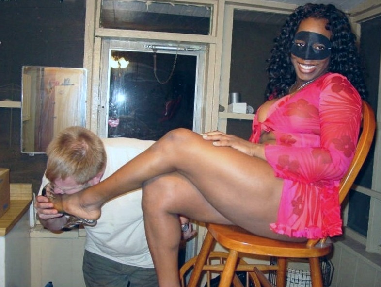 black-woman-dominating-white-man:  Friday’s Foot Fetish white boi making its Mistress