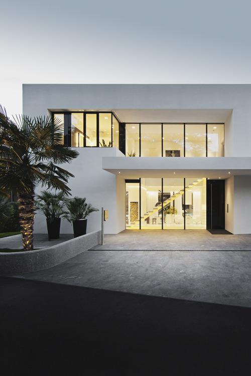 envyavenue:Casa Mayer / Monovolume Architecture Modern elegance and simplicity 