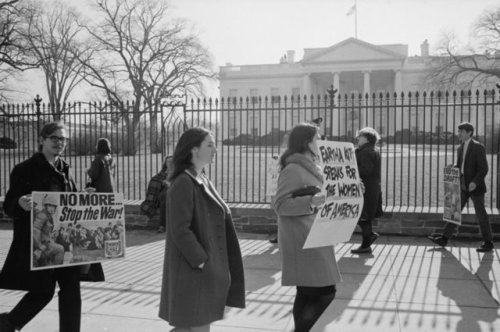 Anti-war demonstrators picketing in front of the White House (January 19th, 1968).