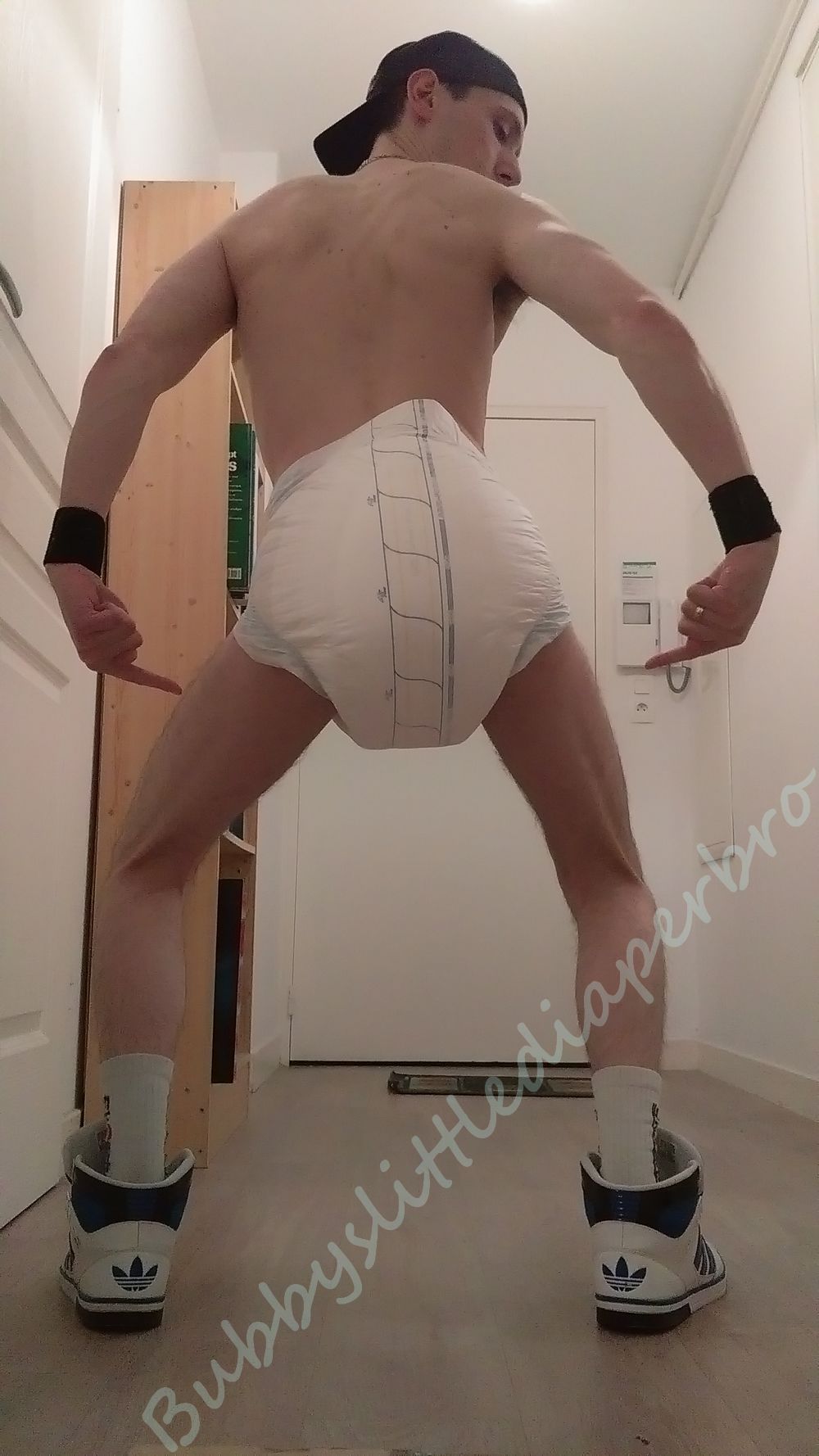 bubbyslittlediaperbro:Proudly showing lil bro how to load a big diaper… hot!